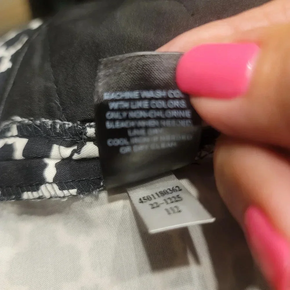 White House  Black Market black/ white pants.  Slim ankle. NWOT - Picture 8 of 9